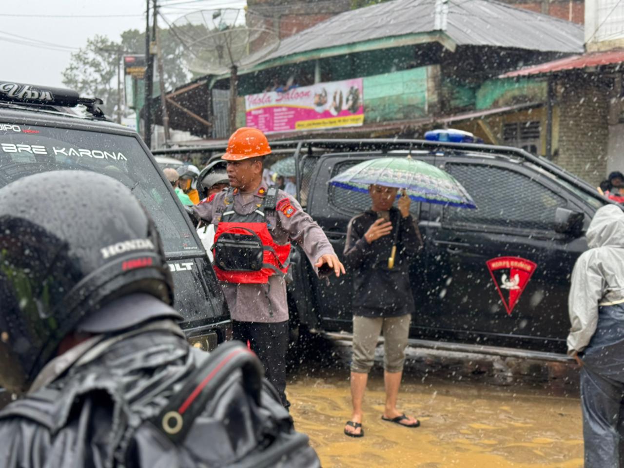Polda Sumut Kerahkan 345 Personel Brimob Tangani Bencana di Delapan Wilayah Terdampak