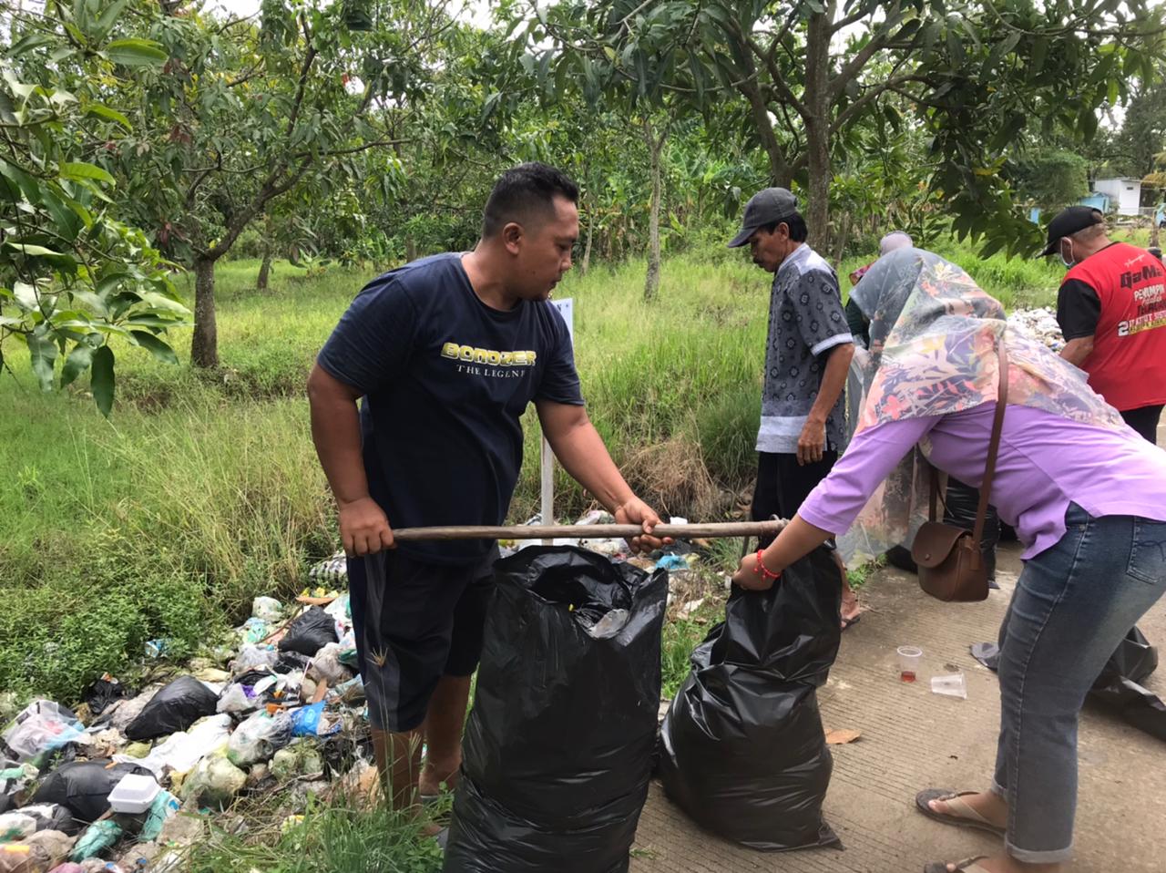 Sampah Menumpuk di blok Bonjot, Pemdes Ujungpendok Jaya Siapkan Sanksi bagi Pembuang Sampah