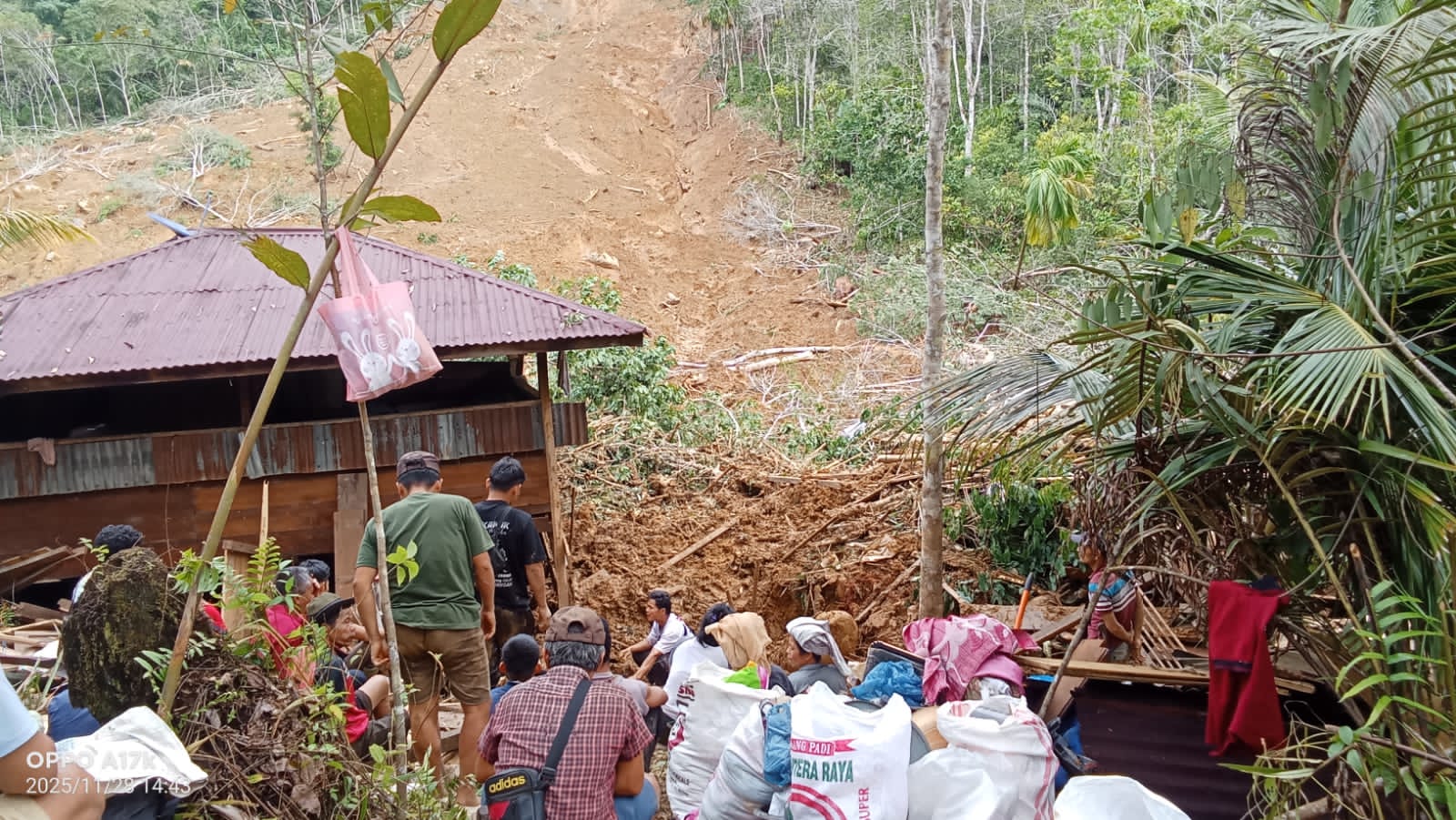 Longsor di Muara Panggilingan, Desa Sialogo: 10 Warga Tertimbun, 3 Ditemukan — Akses Putus Total, Warga Mendesak Bantuan Pangan