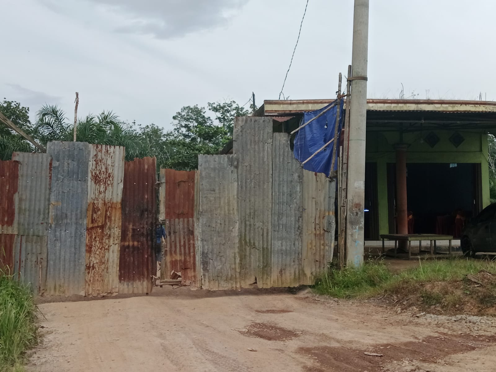 Gudang BBM Ilegal di Jalan Lintas Palembang- Betung , Banyuasin Diduga Milik APH Bebas Beraktivitas