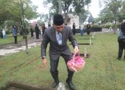 Sekda Agus Triyono Ikuti Upacara Ziarah dan Tabur Bunga Memperingati Hari Pahlawan 