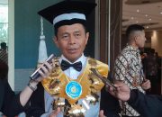 UNIKOM Lantik 1.215 Wisudawan: Rektor Eddy Sampaikan Paparannya