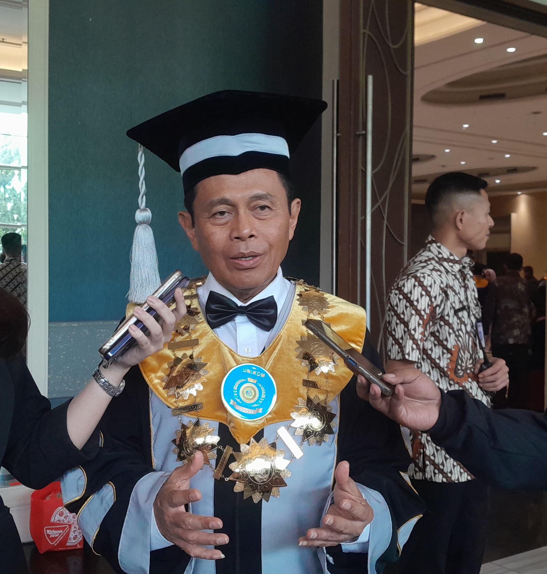 UNIKOM Lantik 1.215 Wisudawan: Rektor Eddy Sampaikan Paparannya