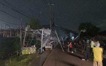 Hujan Deras Disertai Angin Kencang Melanda Wilayah Bojongmangu Akibatkan Atap Ruko Terbang Hingga Listrik PLN Padam