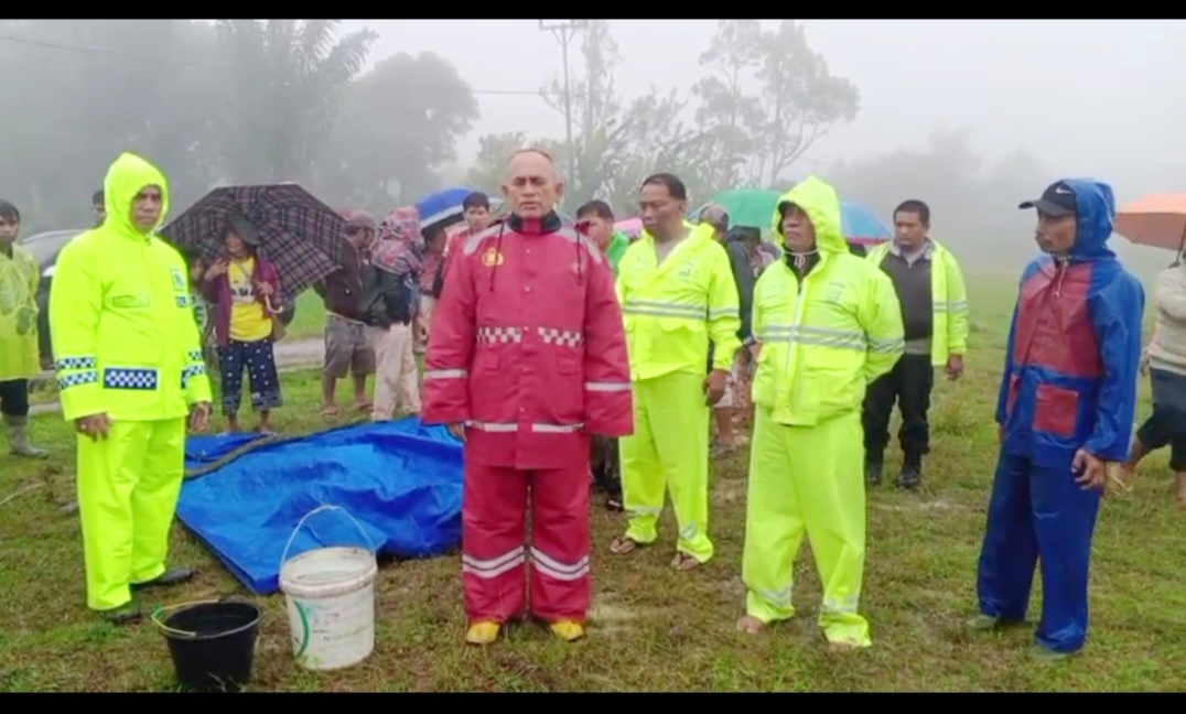 Polres Humbahas Gerak Cepat Tangani Longsor dan Banjir Bandang yang Renggut Korban Jiwa