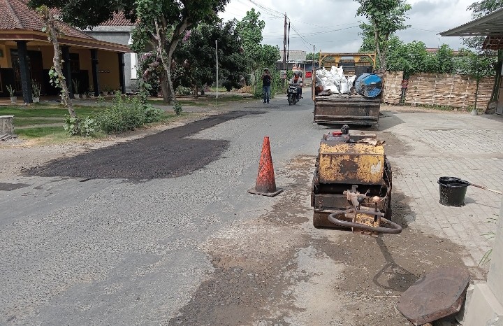 Pemeliharaan Berkala Ruas Jalan Kendalbulur – Gesikan Dibiayai DBHCHT 2025, Dukung Pusat Industri Tembakau di Tulungagung