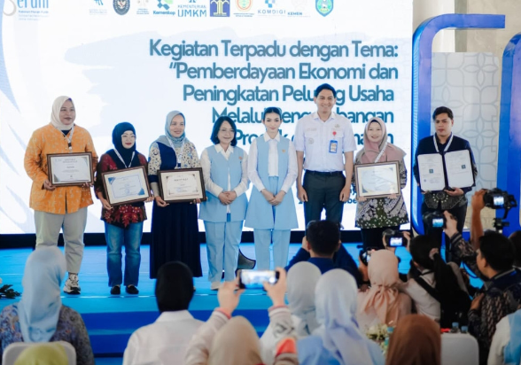 Keliling Kota Mangga, Ibu Wapres Ajak Warga Kembangkan Usaha dan Manfaatkan Medsos untuk Promosi