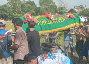 Dua Mahasiswa Polindra Korban Susur Sungai Cimanuk Dimakamkan