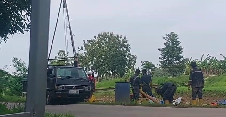 Proyek Investigasi Tanah di Desa Bondan Disorot, Pekerja Kedapatan Tanpa APD Lengkap