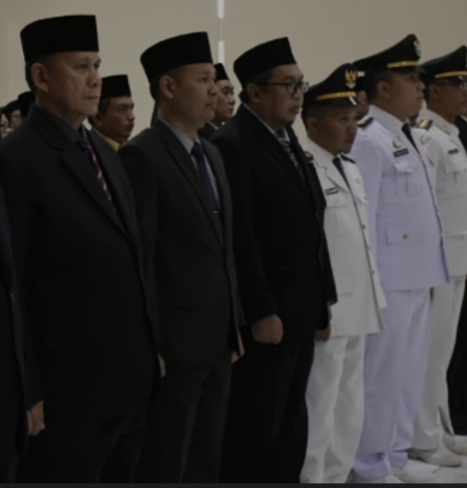 Bupati Bondowoso Kh.Abd.Hamid Wahid ,Lantik 30 Pejabat Baru,Tegaskan Penguatan Birokrasi dan Pelayanan Publik