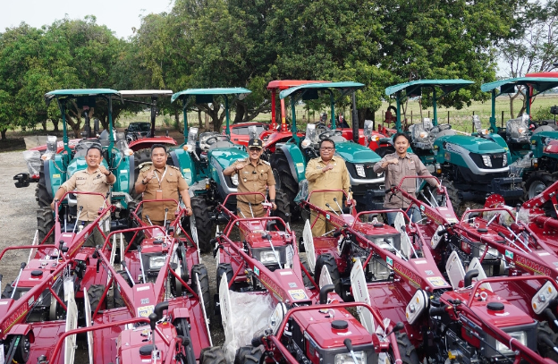 Luas Lahan Tanam Bertambah, Kementan Kirimkan Puluhan Alsintan Untuk Petani Indramayu