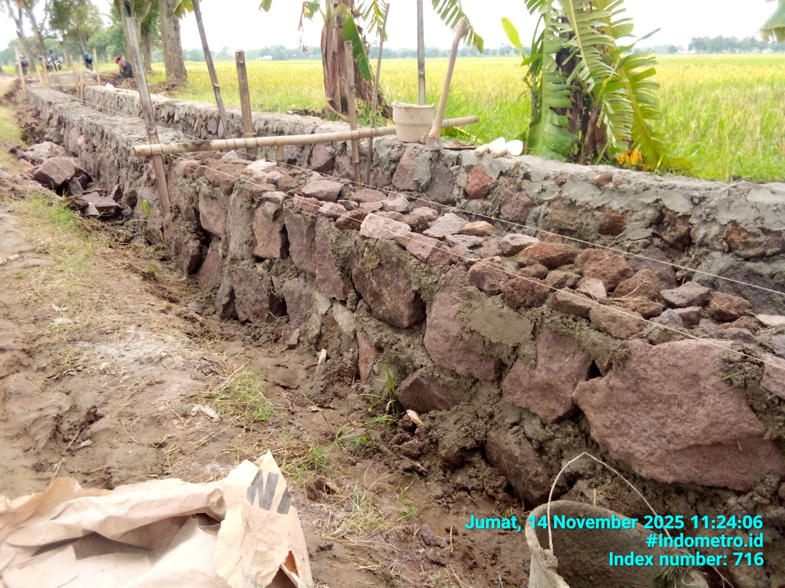 Proyek Senderan di Desa Telukagung Tanpa Papan Informasi, Material Dipertanyakan