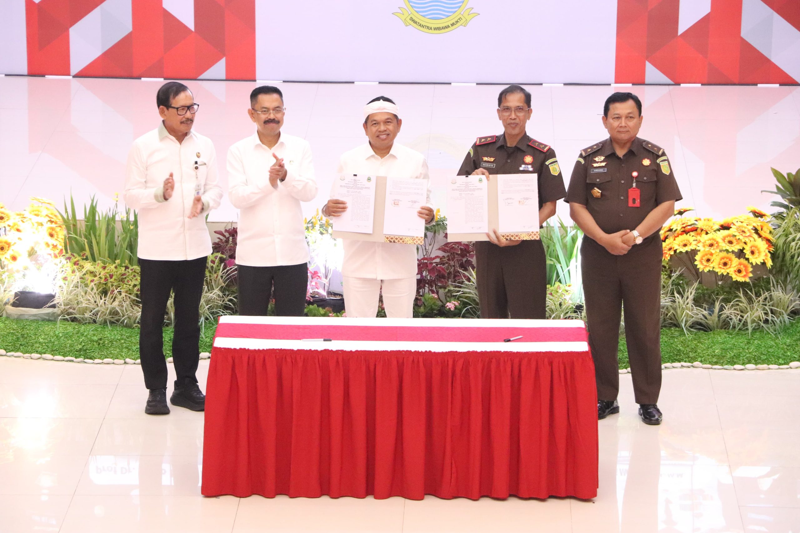 Pemprov Jawa Barat Gandeng Kejari Tandatangani Nota Kesepahaman Program Pidana Kerja Sosial