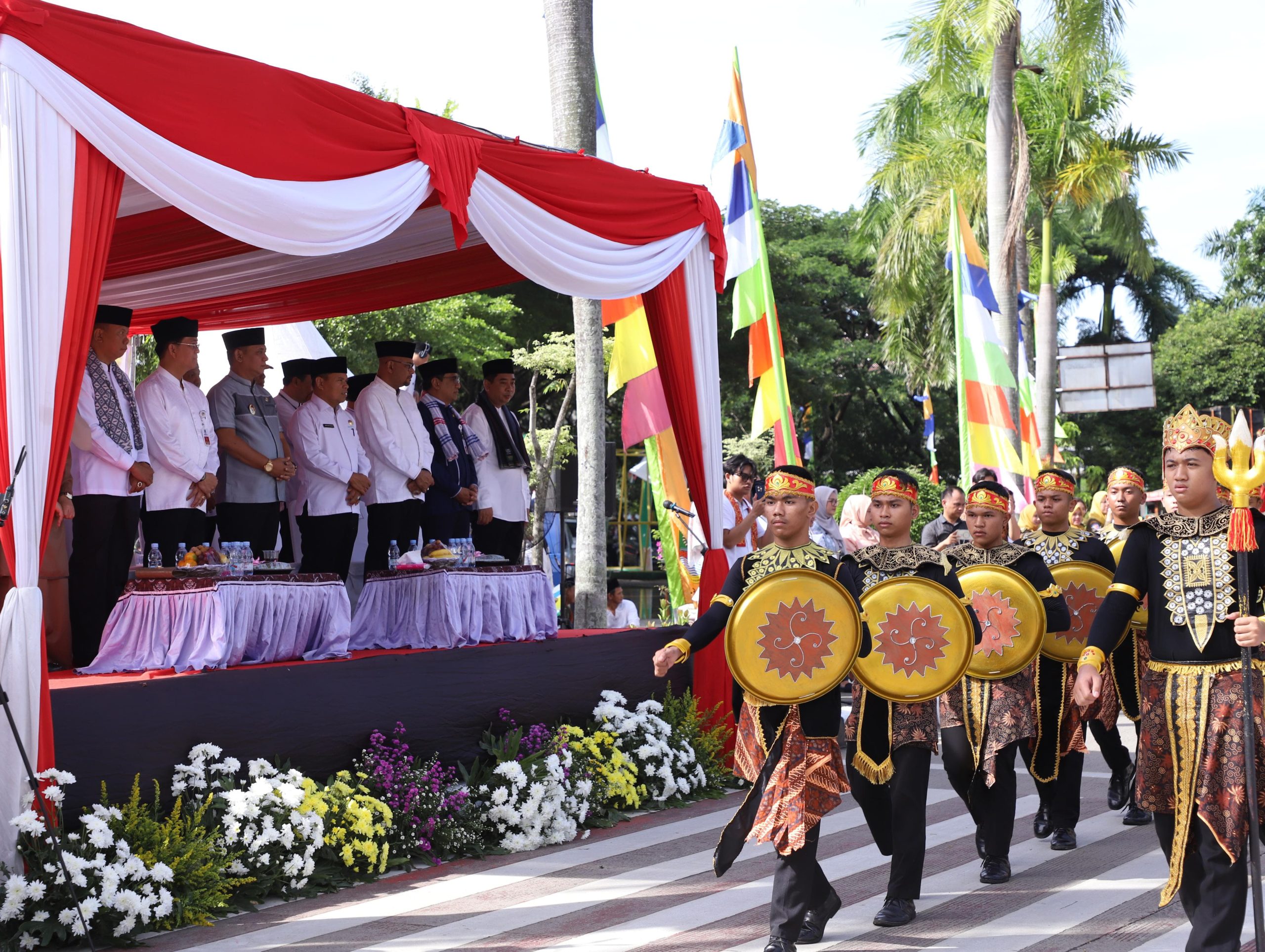 Karnaval Budaya Meriahkan Pawai Ta'aruf Pembukaan Acara MTQH ke-57 Kabupaten Bekasi 