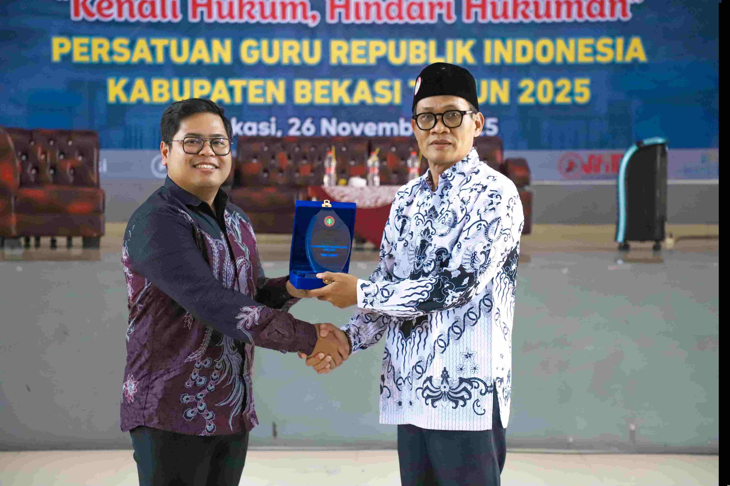 PGRI Kabupaten Bekasi Gelar Seminar Edukasi Kenali Hukum dan Hindari Hukuman