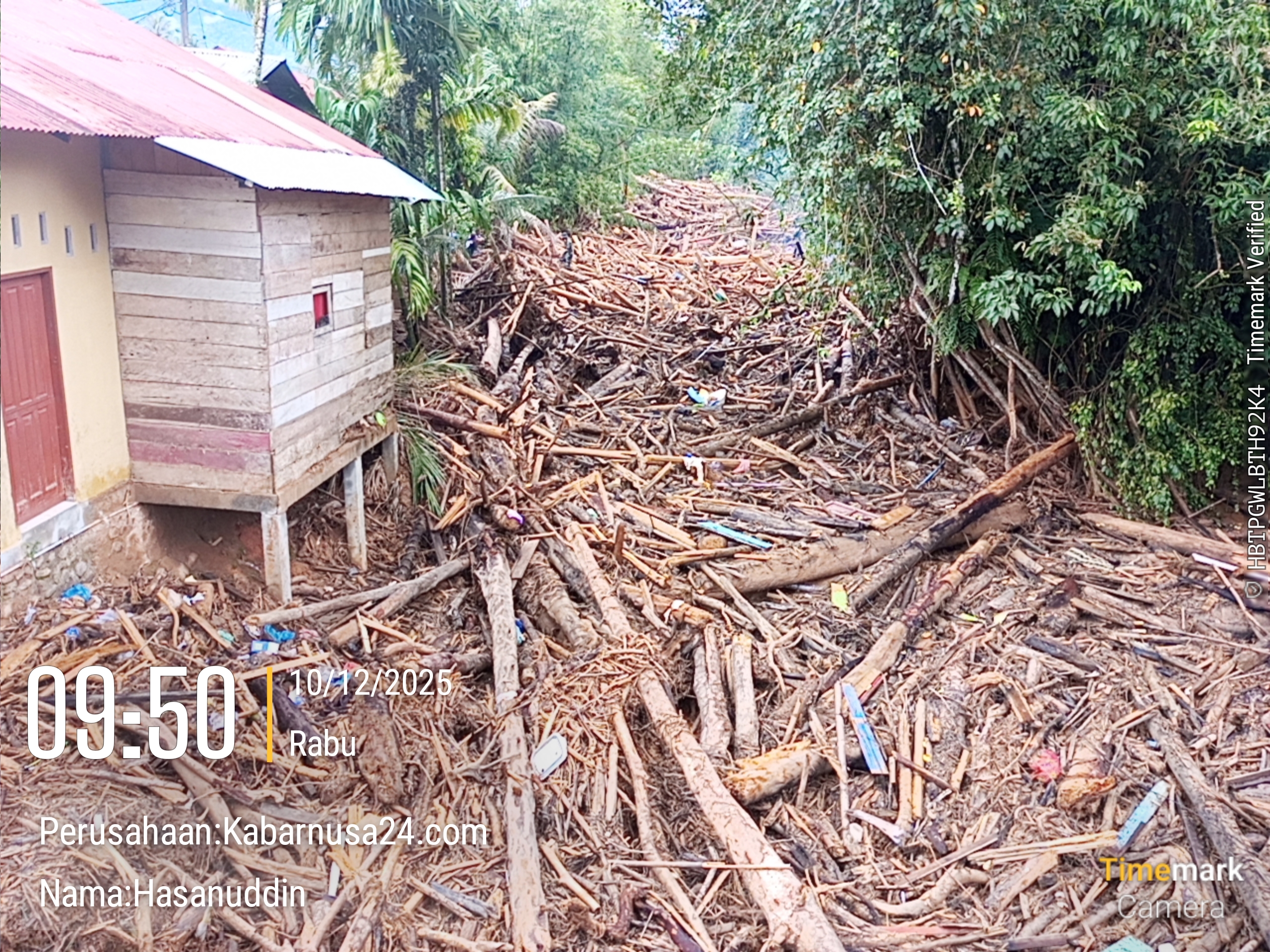 BUPATI DINILAI ABAIKAN ANCAMAN BANJIR SUSULAN: WARGA HUTANABOLON PROTES KERAS, KAYU DI SALURAN AIR MALAH DISURUH DIOLAH
