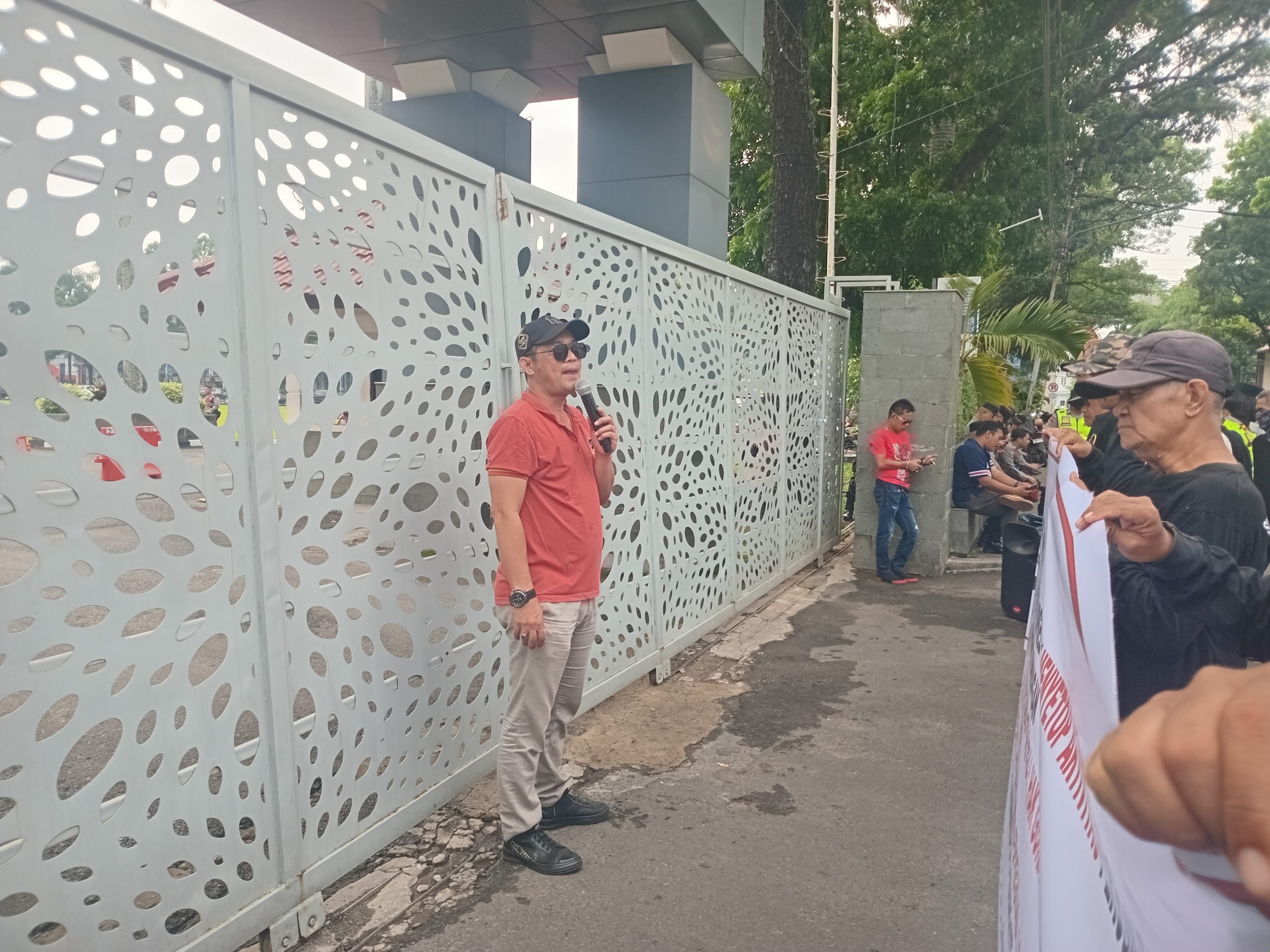 Lembaga SIRA Gelar Aksi Damai di Kantor Gubernur Sumsel Meminta Hentikan Aktivitas PT.BSP