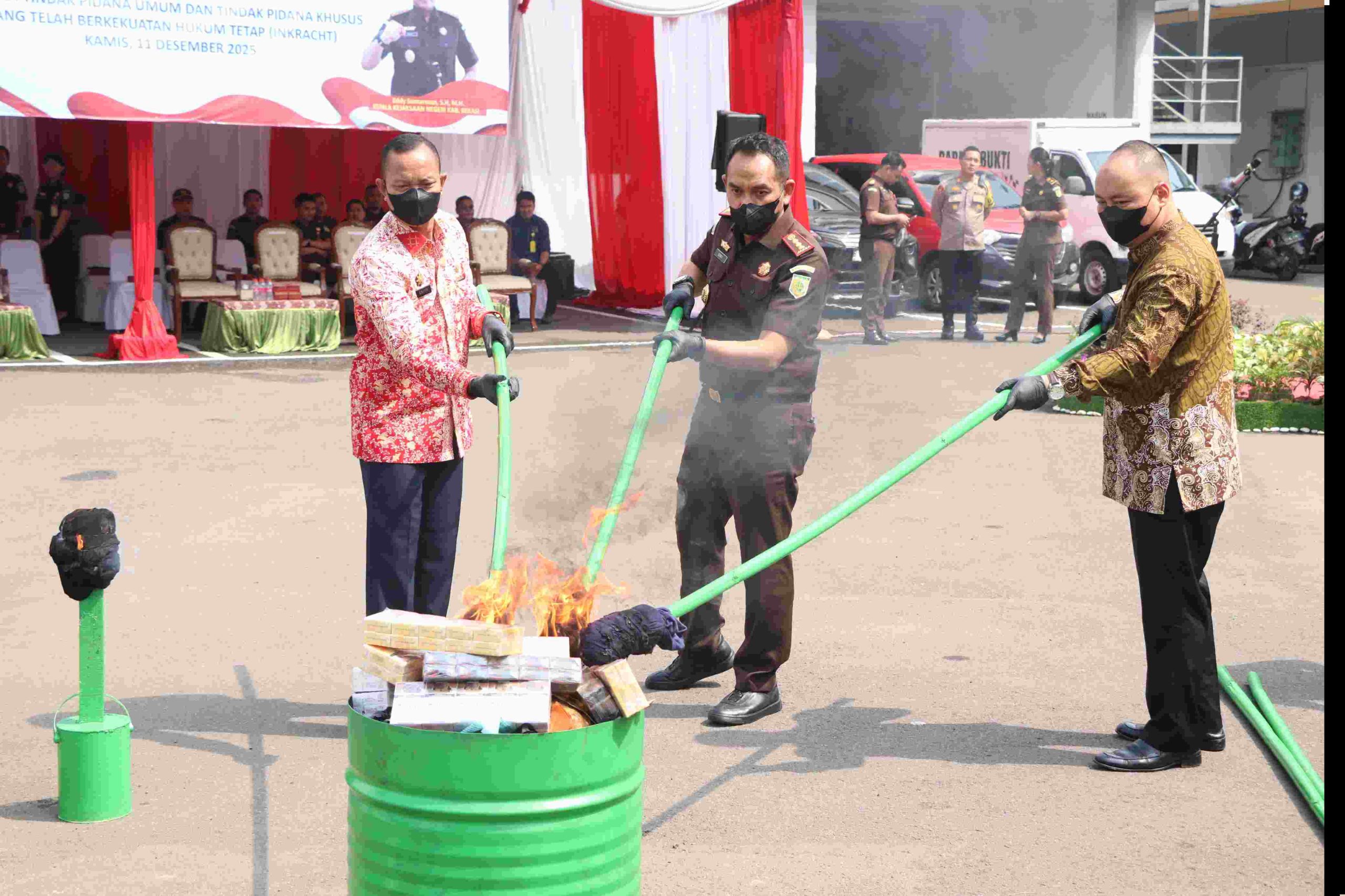 Sekretaris Daerah Kabupaten Bekasi, Endin Samsudin, Apresiasi Pemusnahan Barang Bukti Tindak Pidana di Kejari