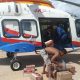 Polri Lakukan Air Drop Logistik di Tiga Titik Terisolasi Taput–Tapteng, Pastikan Bantuan Tetap Sampai