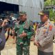 Kapolda Sumut dan Pangdam I/BB Turun Langsung Bagikan Beras untuk Korban Bencana di Tapanuli Tengah