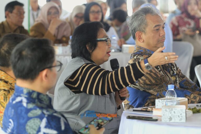 Kunjungan Kerja Komisi IX DPR RI ke Kabupaten Bandung, Irma Suryani Chaniago Soroti Pengawasan Program MBG