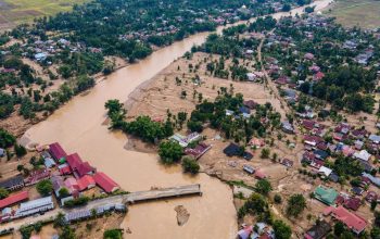Tata Cara Shalat ketika Tak Menemukan Tempat Layak di Saat Banjir