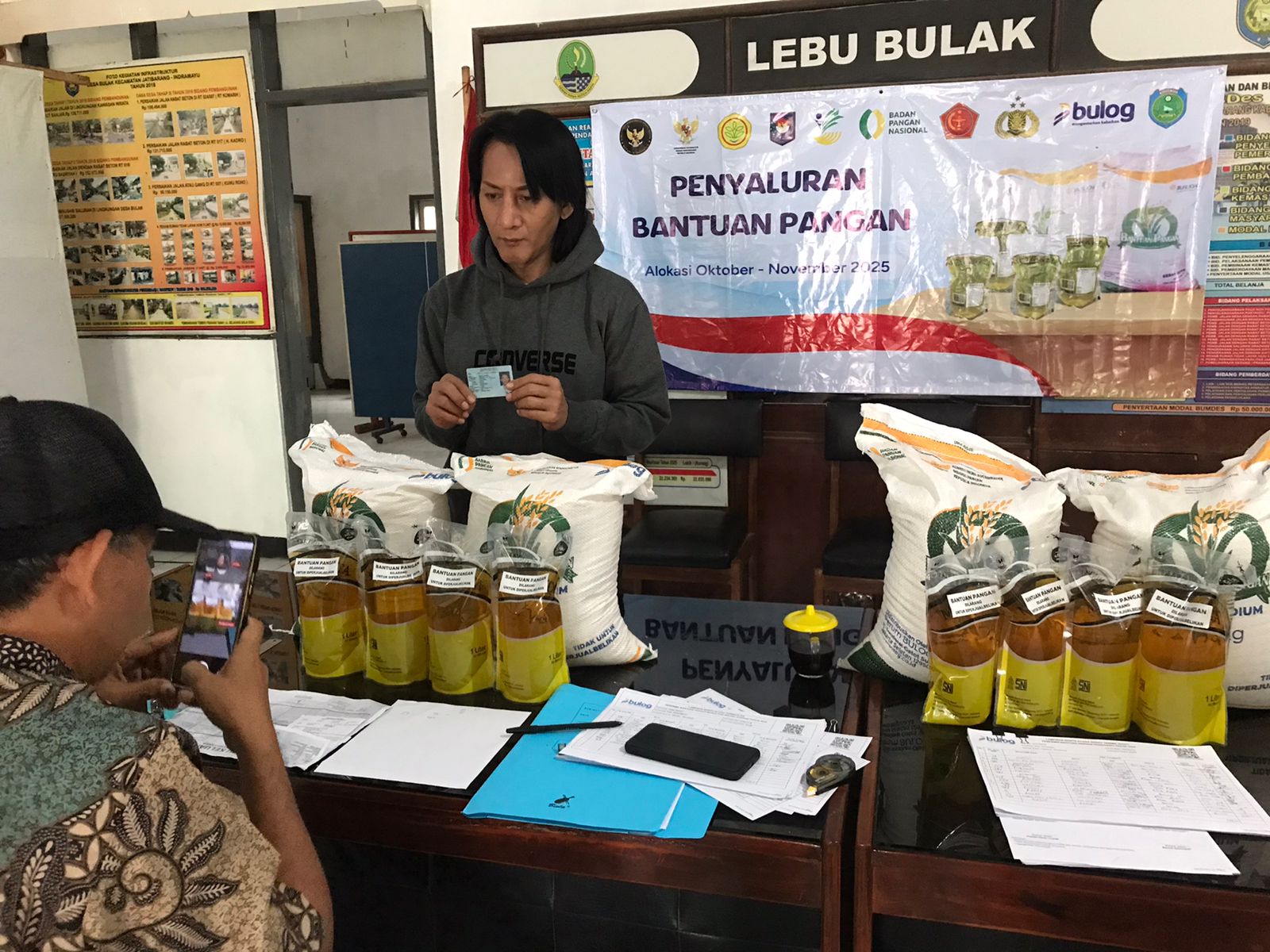 720 KPM Desa Bulak Terima Bantuan Pangan Beras dan Minyak untuk Alokasi Oktober–November 2025
