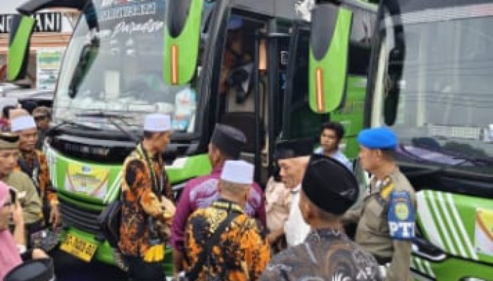 Pemkab PALI Berangkatkan 54 Jamaah Umroh, Haru Iringi Pelepasan di Halaman Masjid Syuhada