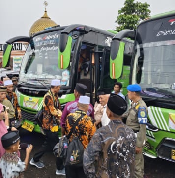 Pemkab PALI Berangkatkan 54 Jamaah Umroh, Haru Iringi Pelepasan di Halaman Masjid Syuhada