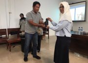 dr. Hj. Ratnawati Serap Aspirasi Warga Jatibarang Baru dan Serahkan Bantuan Secara Simbolis dr. Hj. Ratnawati Serap Aspirasi Warga Jatibarang Baru dan Serahkan Bantuan Secara Simbolis