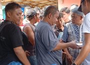 TAPTENG — Usai Salat Jumat, Mantan Bupati Bakhtiar Ahmad Sibarani Kunjungi Warga Terdampak Banjir di Gang Badar