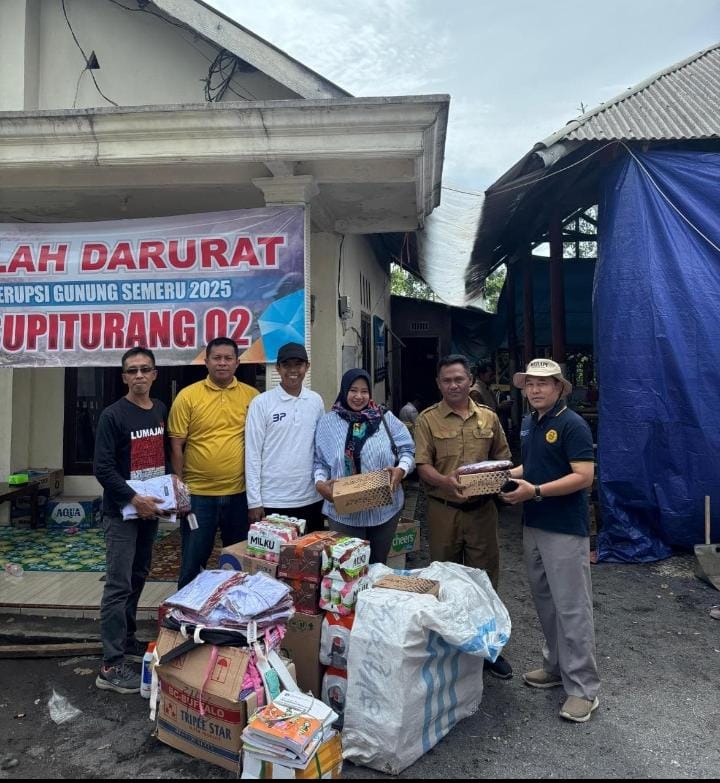 Anggota DPR RI Komisi X Purnomosidi Menyerahkan Bantuan ke- 3 Kalinya,Terdampak Erupsi Semeru