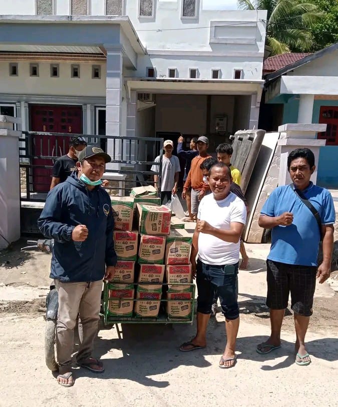 BAKHTIAR AHMAD SIBARANI & RAHMANSYAH SIBARANI KEMBALI TURUN TANGAN: SALURKAN BANTUAN BANJIR KE DESA KINALI & DESA UJUNG BATU, BARUS