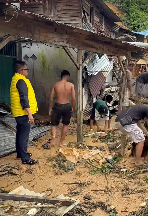 Wakil Ketua DPRD Sibolga Jamil Zep Tumori Ajak Warga Perambunan Gotong Royong Bersihkan Sisa Banjir