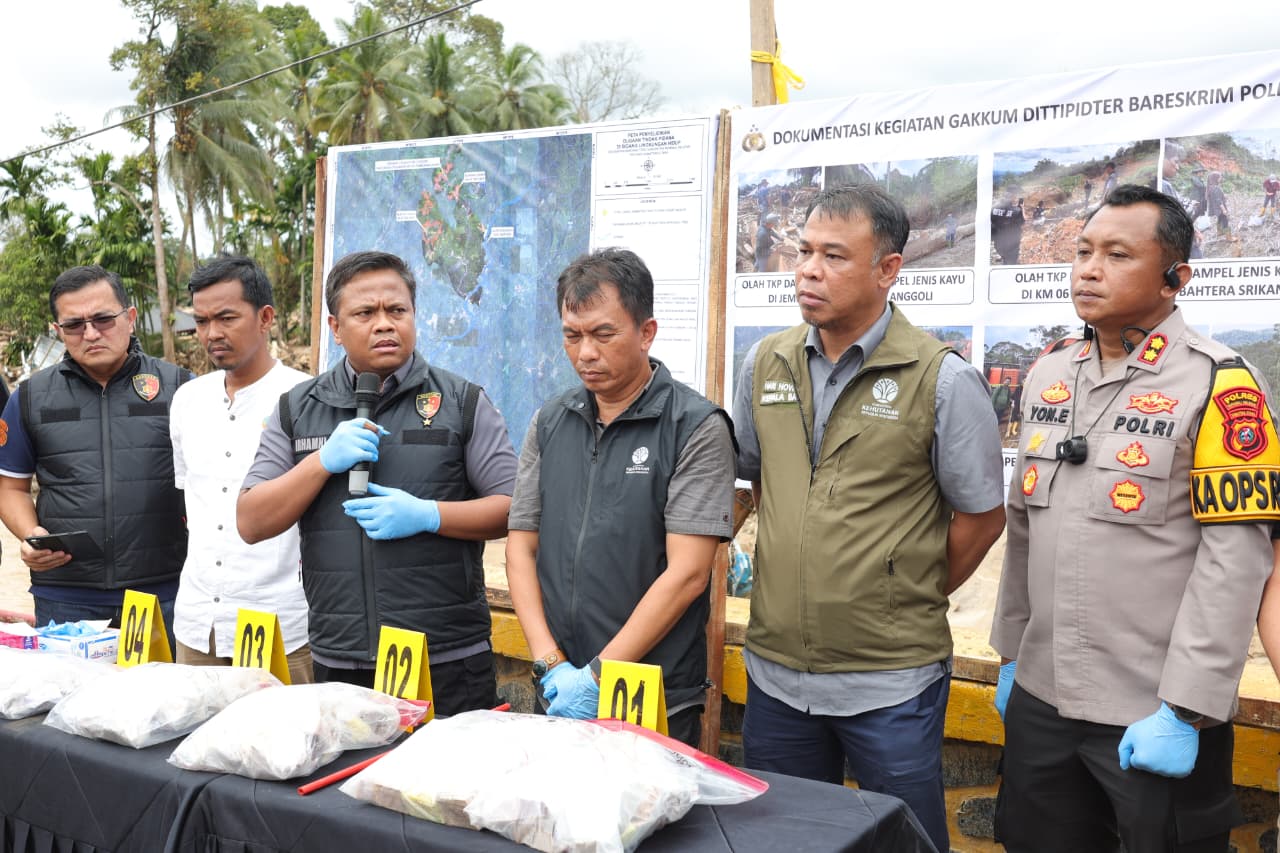 Bareskrim Polri Selidiki Asal Usul Gelondongan Kayu yang Hanyut dan Tutup Aliran Sungai di Anggoli-Garoga Sumut Bareskrim Polri Selidiki Asal Usul Gelondongan Kayu yang Hanyut dan Tutup Aliran Sungai di Anggoli-Garoga Sumut
