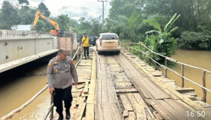 Polsek Talang Ubi Tinjau Progres Pembangunan Jembatan Sungai Baung, Kapolres PALI Tekankan Keselamatan dan Sinergi dengan Masyarakat