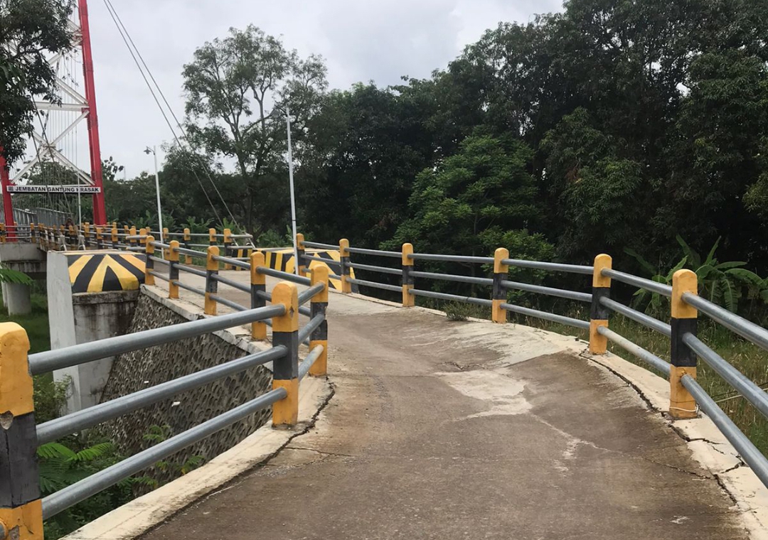 Baru Diresmikan 2024, Jembatan Gantung Krasak Jatibarang Amblas 20 Cm