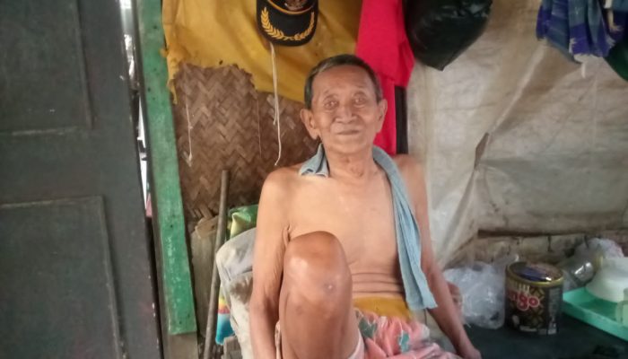 Pak Mada Seorang Lansia Warga Kabupaten Bekasi di Karangbahagia Butuh Uluran Tangan