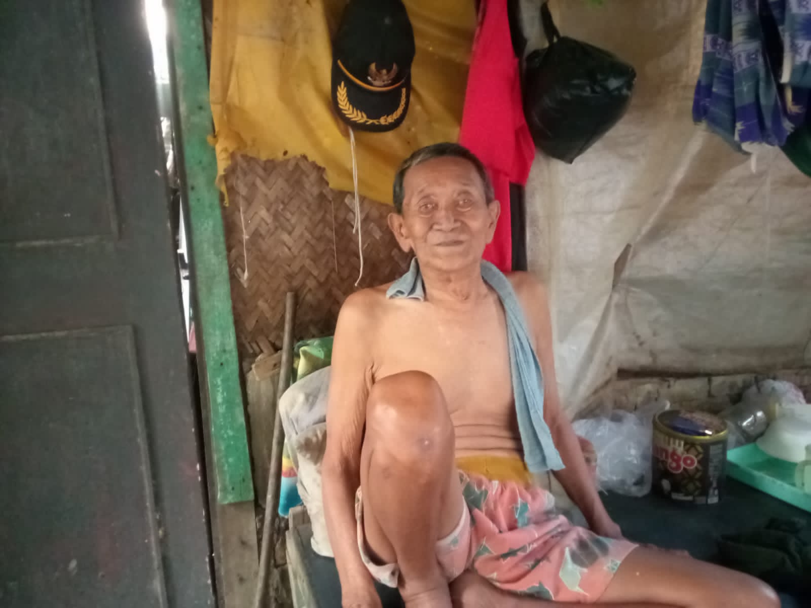 Pak Mada Seorang Lansia Warga Kabupaten Bekasi di Karangbahagia Butuh Uluran Tangan