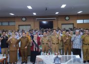 Pemkot Cimahi Melalui Dinas Pendidikan Salurkan Bantuan Pendidikan dan Apresiasi Siswa Berprestasi, Tekan Risiko Putus Sekolah
