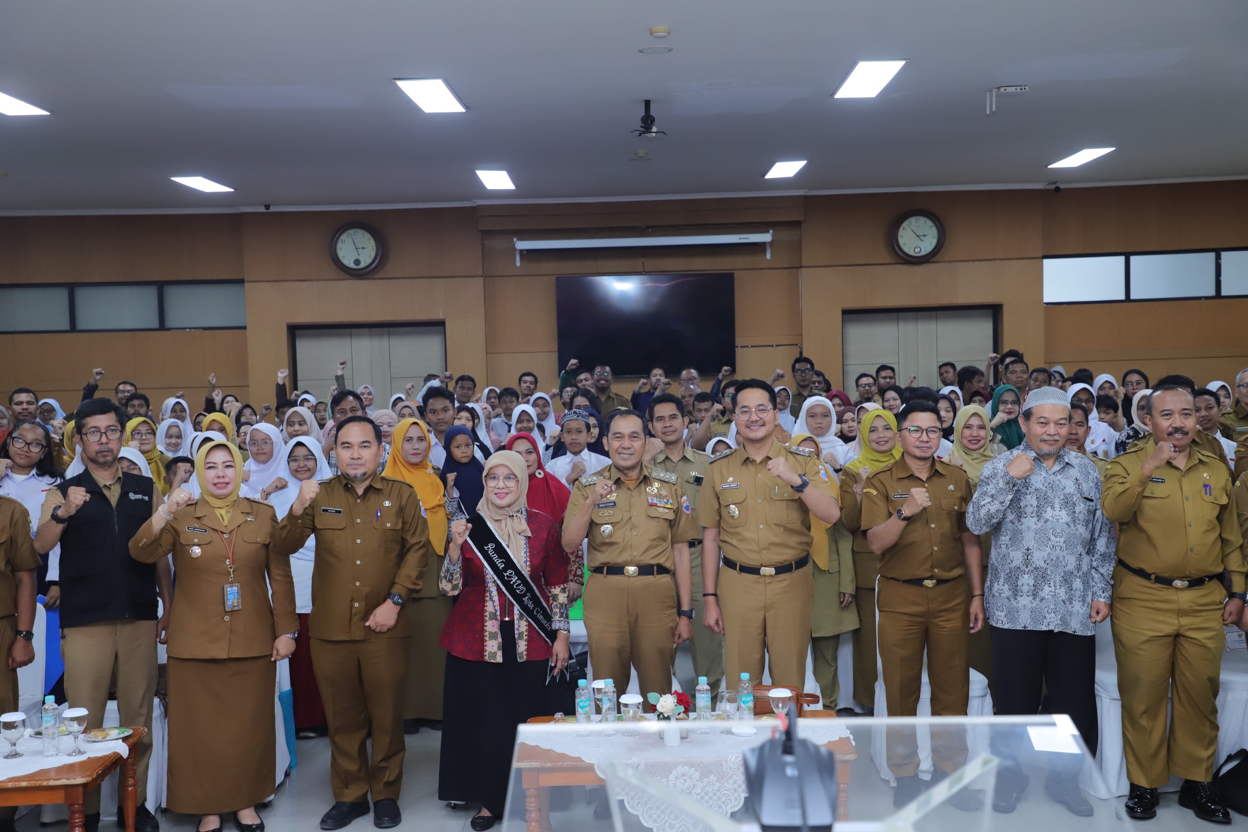 Pemkot Cimahi Melalui Dinas Pendidikan Salurkan Bantuan Pendidikan dan Apresiasi Siswa Berprestasi, Tekan Risiko Putus Sekolah