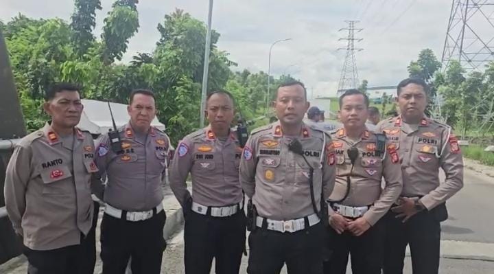 Satlantas Polres Bekasi Lakukan Rekayasa Lalu lintas khusus Roda Dua Imbas dari Kemacetan Penutupan Jalan Penghubung Kawasan Industri EJIP - MM2100
