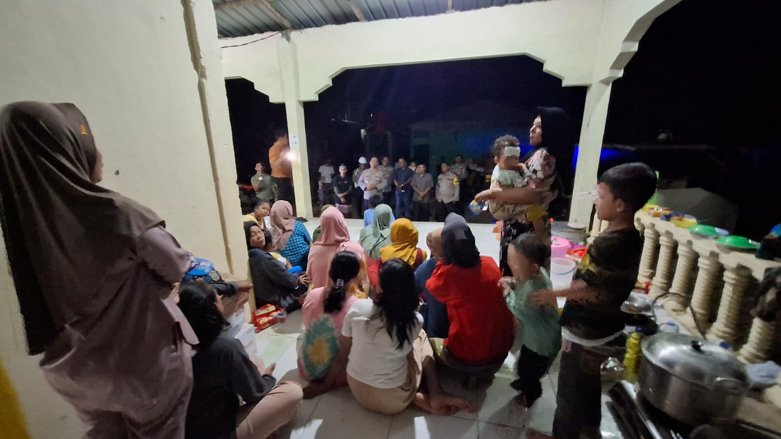 Kapolres Langkat Salurkan Bantuan Sosial kepada Warga Terdampak Banjir di Pangkalan Brandan
