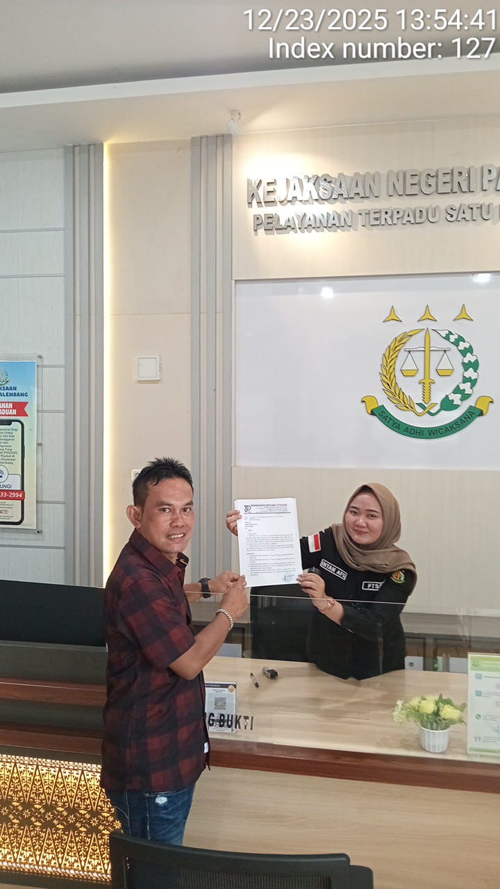 Ketua Lembaga PST Datangi Kejari, Laporkan Dinas PUPR Kota Palembang Terkait Dugaan KKN Pembangunan Jalan Pulokerto