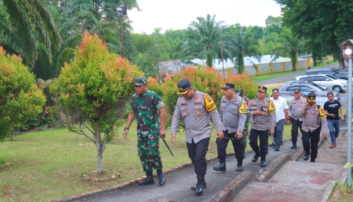 Polsek Talang Ubi Amankan Perayaan Natal di Tiga Gereja, Kapolres PALI Tegaskan Komitmen Jamin Keamanan Umat Beribadah