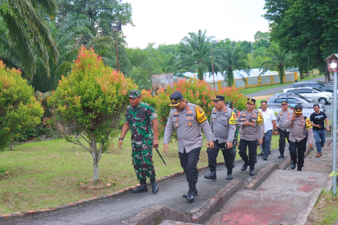 Polsek Talang Ubi Amankan Perayaan Natal di Tiga Gereja, Kapolres PALI Tegaskan Komitmen Jamin Keamanan Umat Beribadah