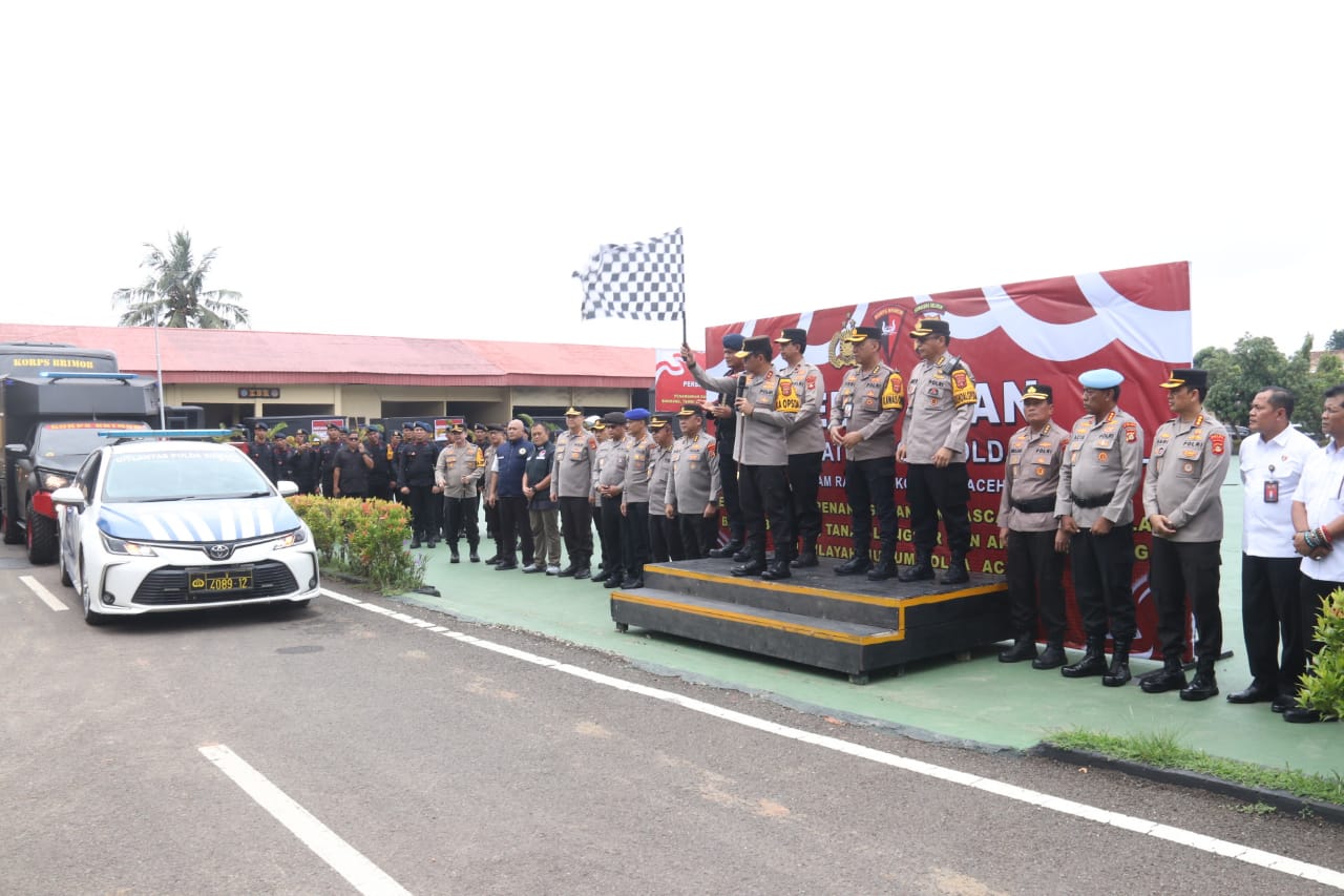 Kapolda Sumsel Lepas 100 Personel Satbrimob untuk Misi Kemanusiaan di Gayo Lues