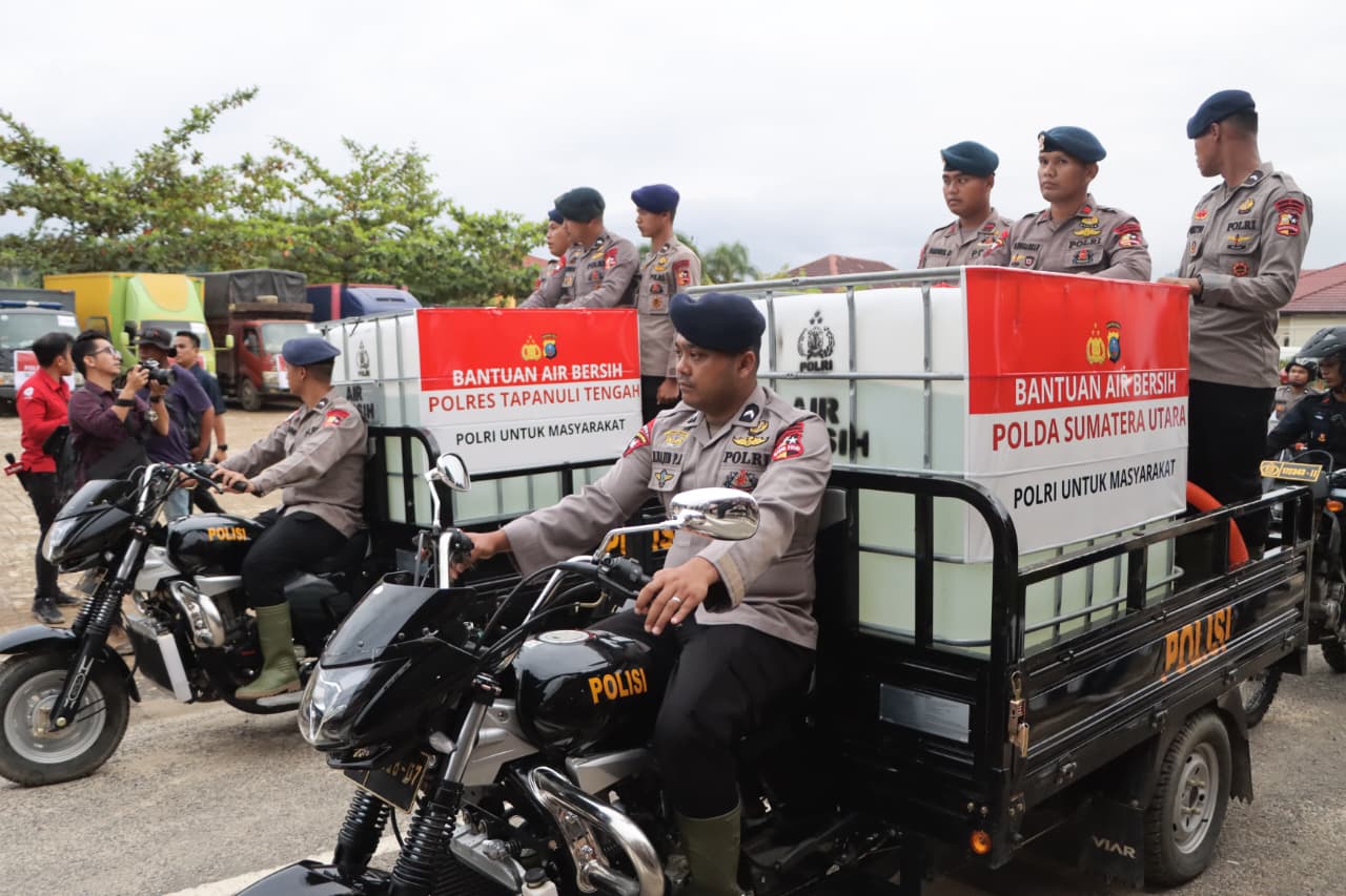 Wakapolri Salurkan Bantuan Kemanusiaan dan Siapkan Sumur Bor bagi Warga Terdampak Banjir Bandang Tapteng