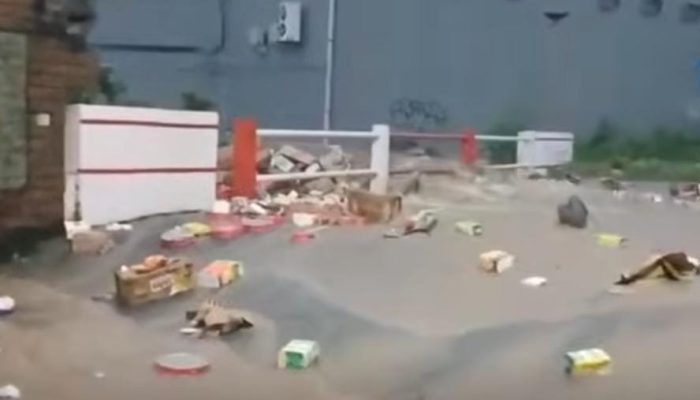 Pandangan Hukum Islam Mengambil Barang Orang Lain yang Hanyut Terbawa Banjir, Bolehkah Hukumnya?