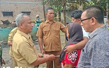 Kades Desa Bangun Rejo Serta Tiga Pilar Salurkan Tali Asih Berupa Sembako dan Uang Tunai Kepada Korban Kebakaran Rumah
